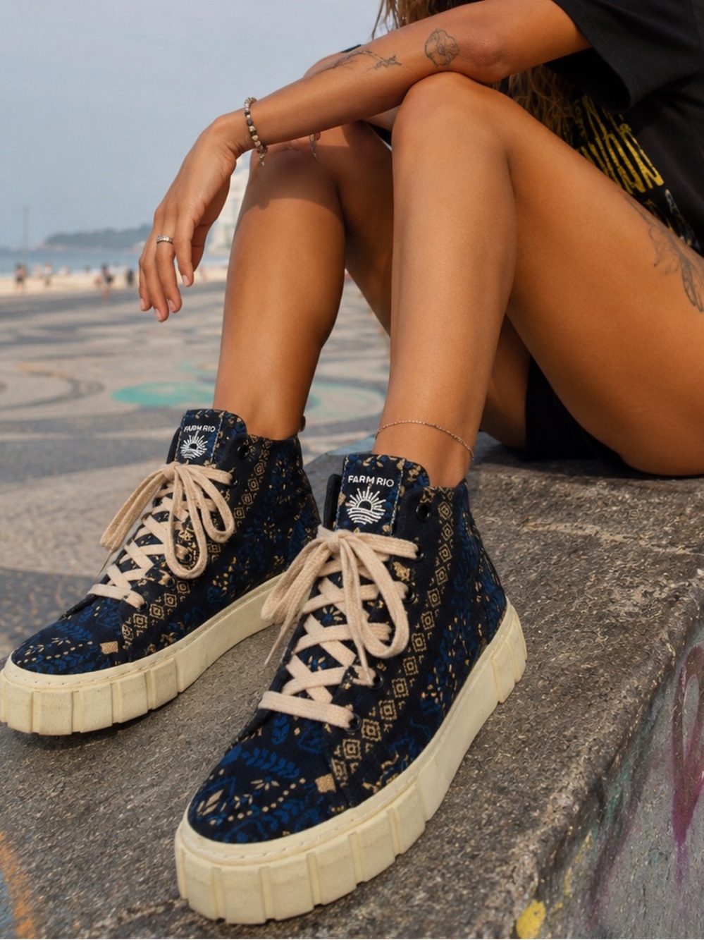 FARM Rio Black Macaw Forest Flatform High Top Platform Statement Sneakers Sz 8.5